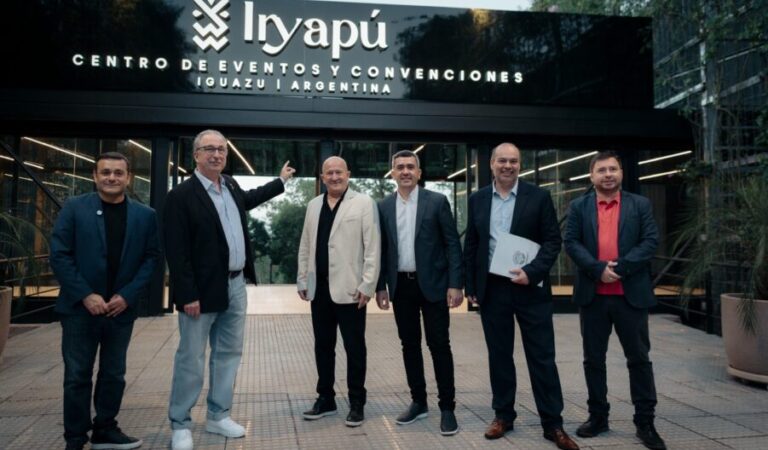 Iguazú inauguró el Centro de Eventos Iryapú, el más grande de la región