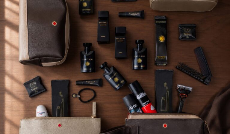 Emirates presenta sus nuevos neceseres Bulgari para pasajeros de First y Business Class