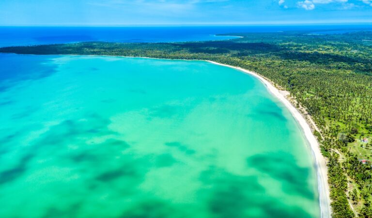Playas vírgenes, lagunas escondidas y hoteles de lujo: Así es Miches, el destino que gana protagonismo en el Caribe